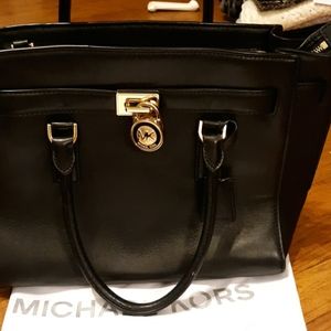 MK BLACK LEATHER BAG WITH GOLD